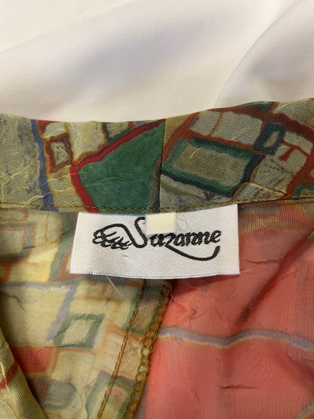 Vintage-Inspired Multicolor Patterned Shear Zip Up Blouse - Picture 4 of 8